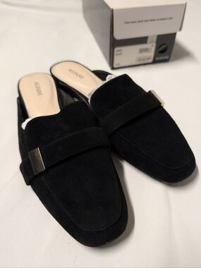 NWT Alfani Aidaa Black Suede Backless Mules with Gold Accent Size 10